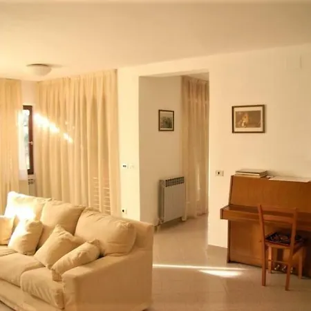 Mon Perin Castrum - Casa Francesca 公寓 *